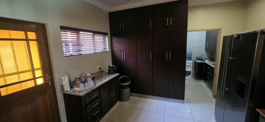 To Let 4 Bedroom Property for Rent in Grimbeeck Park North West